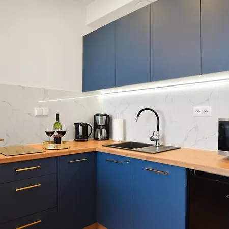 Westin House 215 Apartment