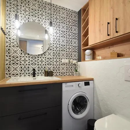 Westin House 215 Apartment *