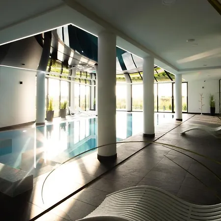 Westin House 215 Apartment *