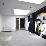Διαμέρισμα Westin House 215