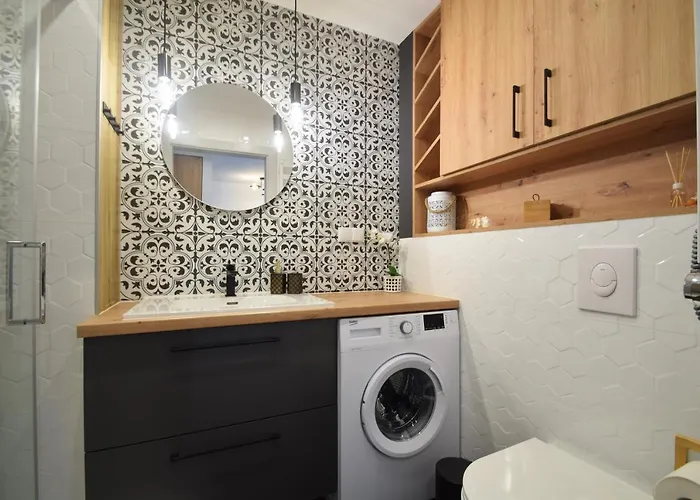 Westin House 215 Apartment *