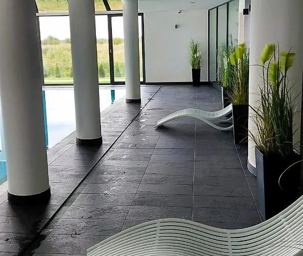 Westin House 215 Apartment *