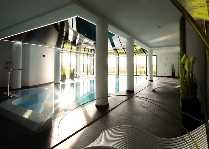 Westin House 215 Apartment *